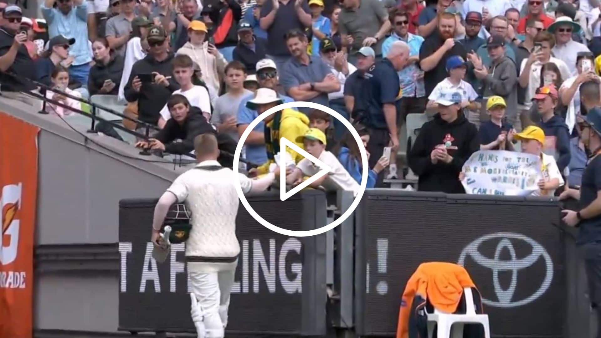 [Watch] David Warner Gifts His Gloves To A Kind During His MCG Farewell Walk 